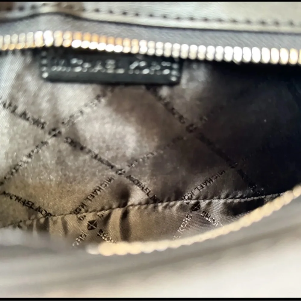 NWT Michael Kors Carmen Small Poucette shoulder Bag - Picture 7 of 14